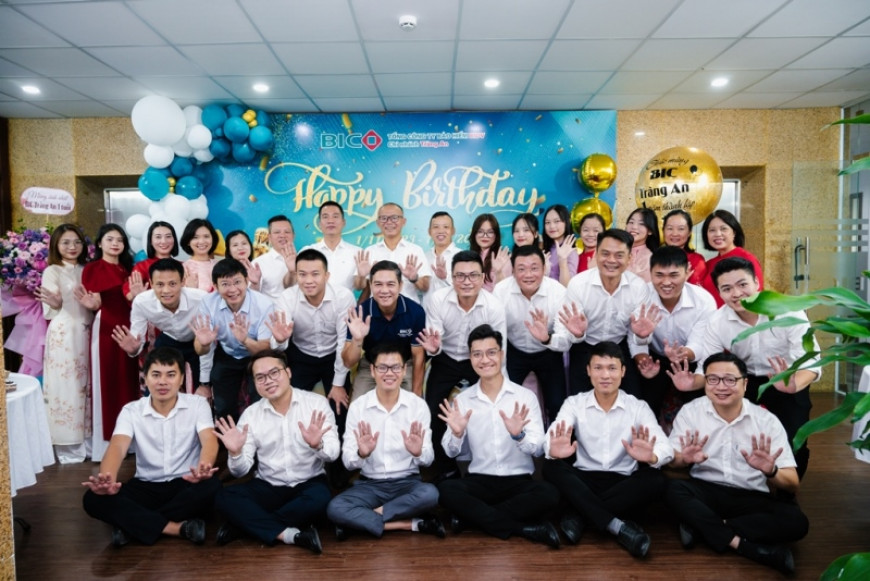 Vui nhận Lì xì - Chạy vì Sức khoẻ - BIC Tràng An Chào đón xuân 2025