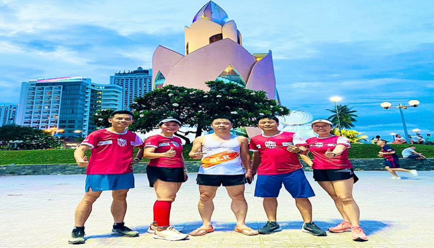 PHỦ QUỲ RUNNRS - TUNG TĂNG CUỐI TUẦN T7