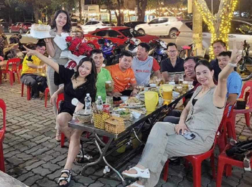 Bò Húc chống lười hàng tuần