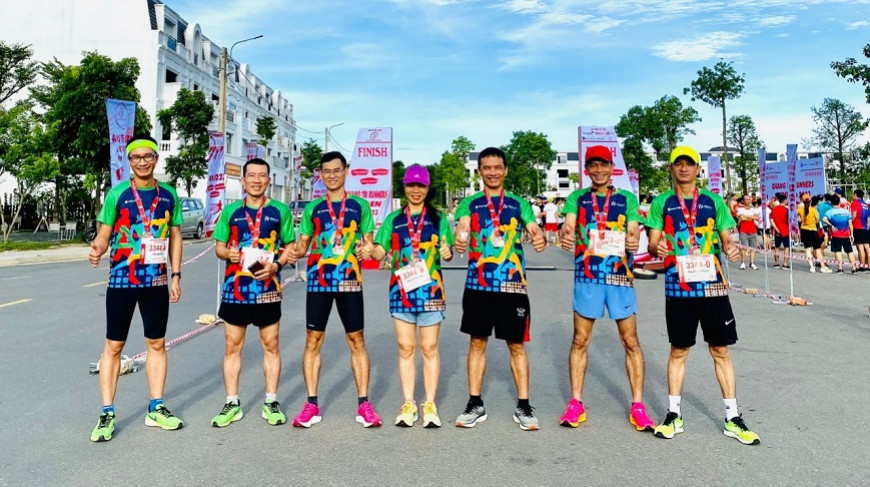 LŨY THÉP RUNNERS-THÁNG 10 YÊU THƯƠNG