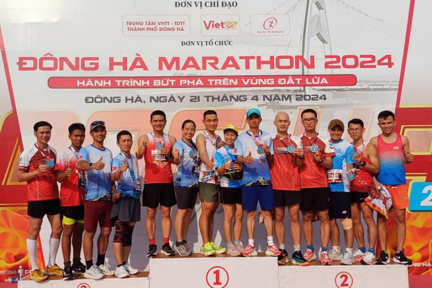 LŨY THÉP RUNNERS- THÁNG 10 YÊU THƯƠNG