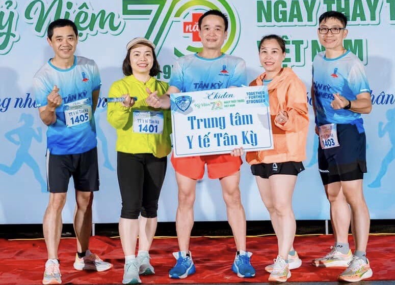 CHẠY BỘ CÙNG TTYT TÂN KỲ KHỎE MỖI NGÀY, HỌC TẬP RÈN LUYỆN THÂN THỂ THEO GƯƠNG BÁC HỒ VĨ ĐẠI NĂM  2025