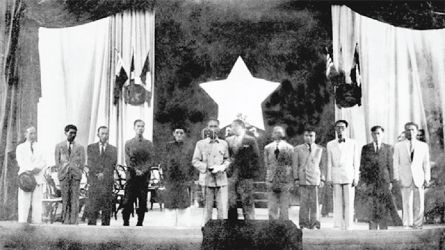 Từ ngày 13 đến ngày 15-8-1945, Hội nghị toàn quốc Đảng cộng sản Đông Dương họp tại Tân Trào