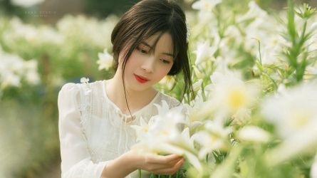 Ban CT - Tháng Tư loa kèn mỏng manh
