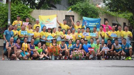 Đàn gà mơ thay áo mới